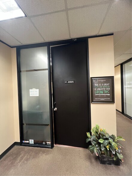 More Photos Of 6100 Corporate Dr, Houston Office For Sale