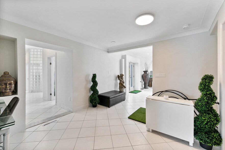 More Photos Of 839 Erie E, Windsor Restaurant For Sale