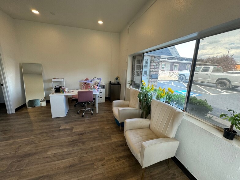 More Photos Of 22 Hillcrest Dr, Reno General Retail For Lease