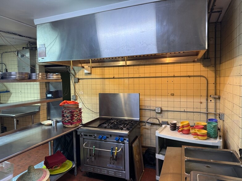 More Photos Of 545 W 9 Mile Rd, Ferndale Restaurant For Sale