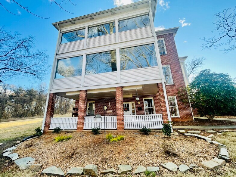 More Photos Of 210 Valdese Ave, Morganton Office For Lease