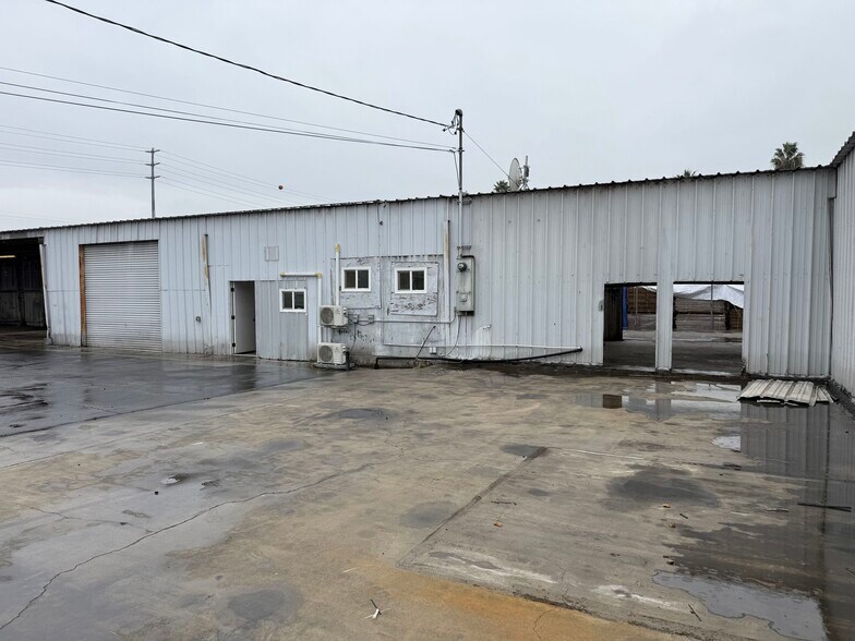 More Photos Of 5925 Payton Ave, Riverside Warehouse For Lease
