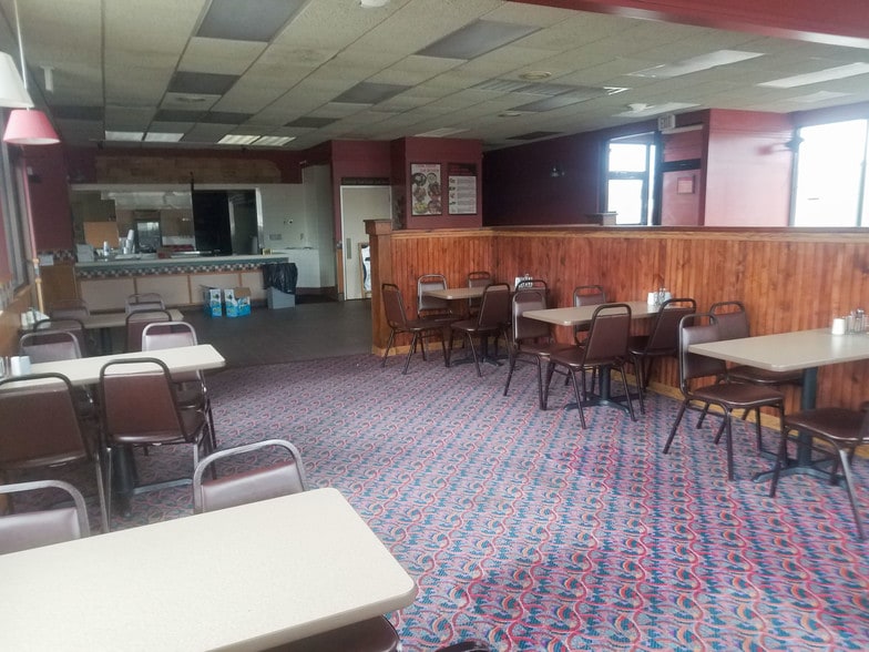 More Photos Of 6121 Oak St, Eastman Restaurant For Sale