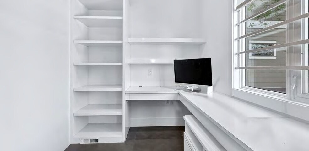 More Photos Of 1019 13th Ave SW, Calgary Office For Sale