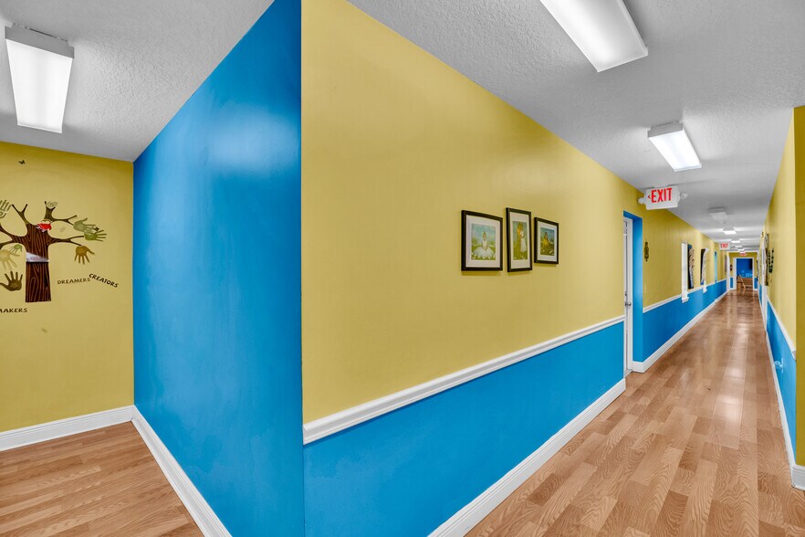 More Photos Of 1285 6th Ave, Vero Beach General Retail For Sale