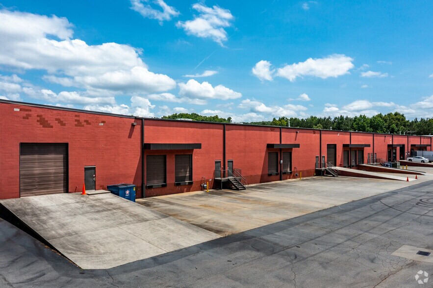 More Photos Of 1415-1435 Trae Ln, Lithia Springs Distribution For Lease