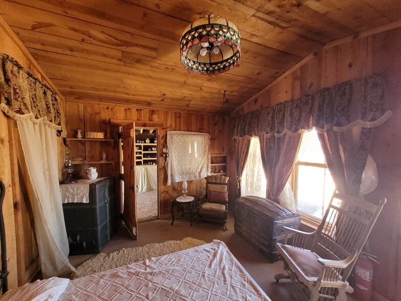 More Photos Of 331 W Rockspring Ln, Benson Movie Radio TVStudio For Sale