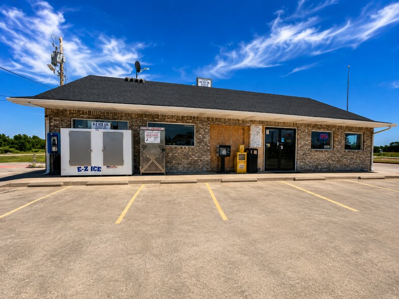 More Photos Of 102 Dewey Bartlett Ave, Henryetta Truck Stop For Sale