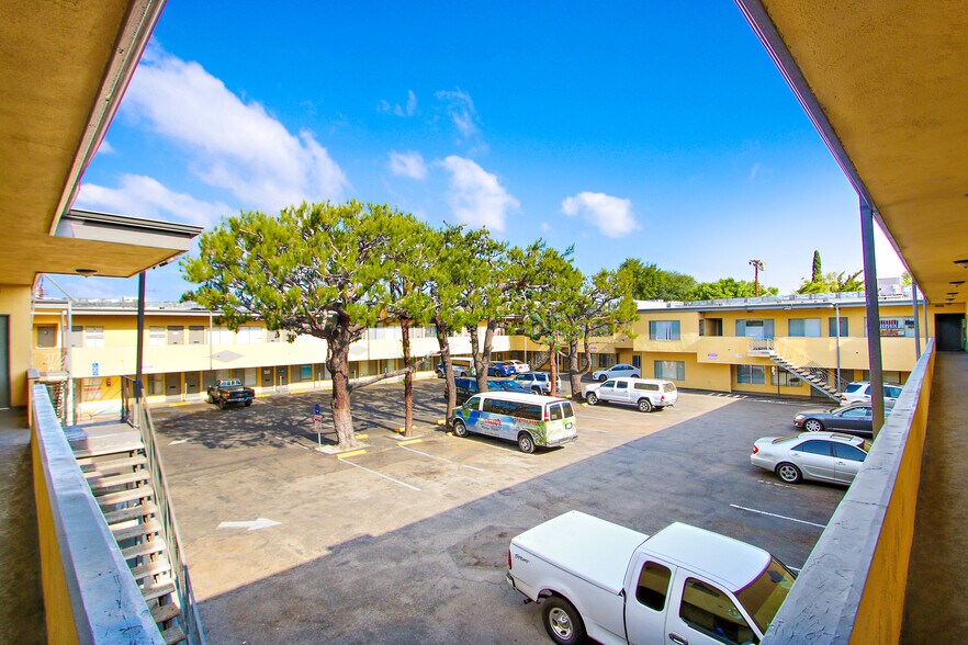 More Photos Of 13615 Victory Blvd, Van Nuys Office For Lease