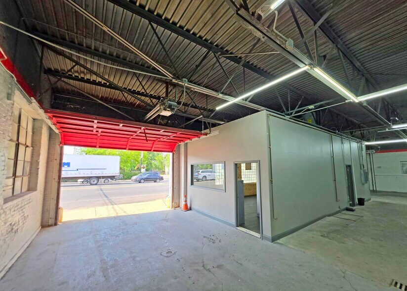 More Photos Of 2414 Irving Rd, Chicago Freestanding For Lease