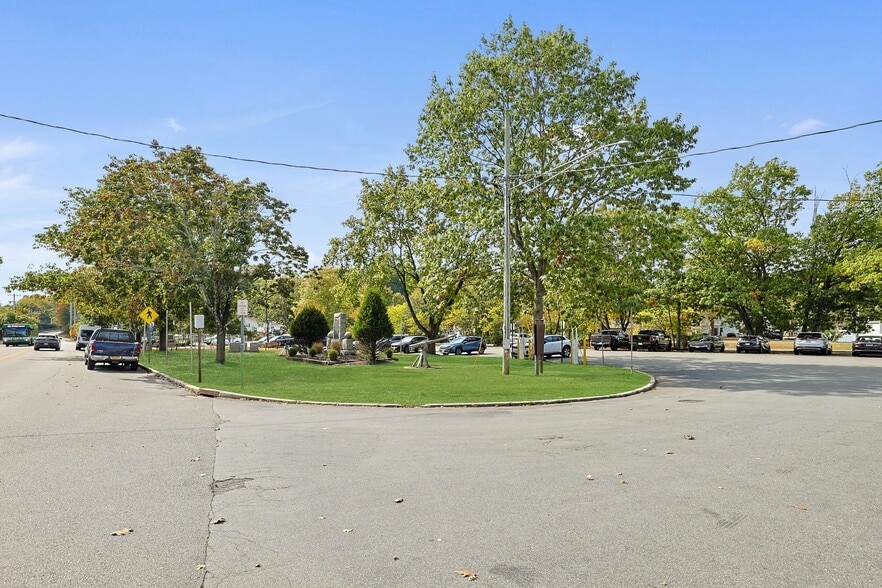 More Photos Of 2 Union St, Sparkill Storefront For Sale