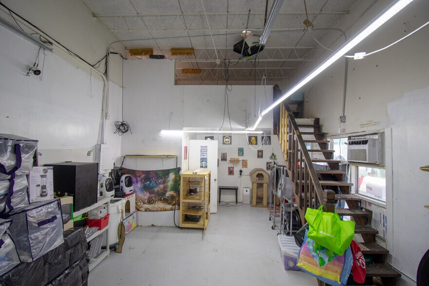 More Photos Of 901-915 NE 30th Ct, Oakland Park Warehouse For Lease