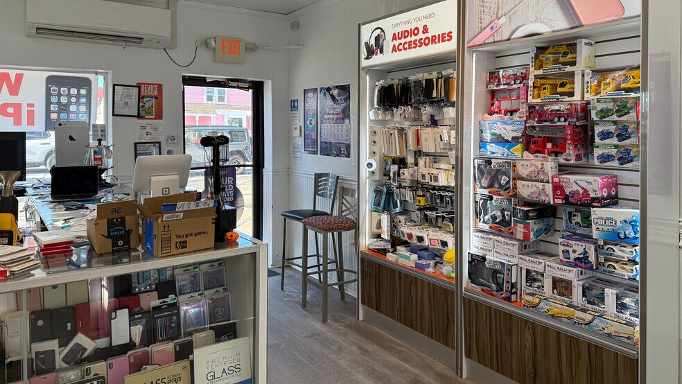 More Photos Of 569 Main St, Hyannis Storefront Retail Office For Sale