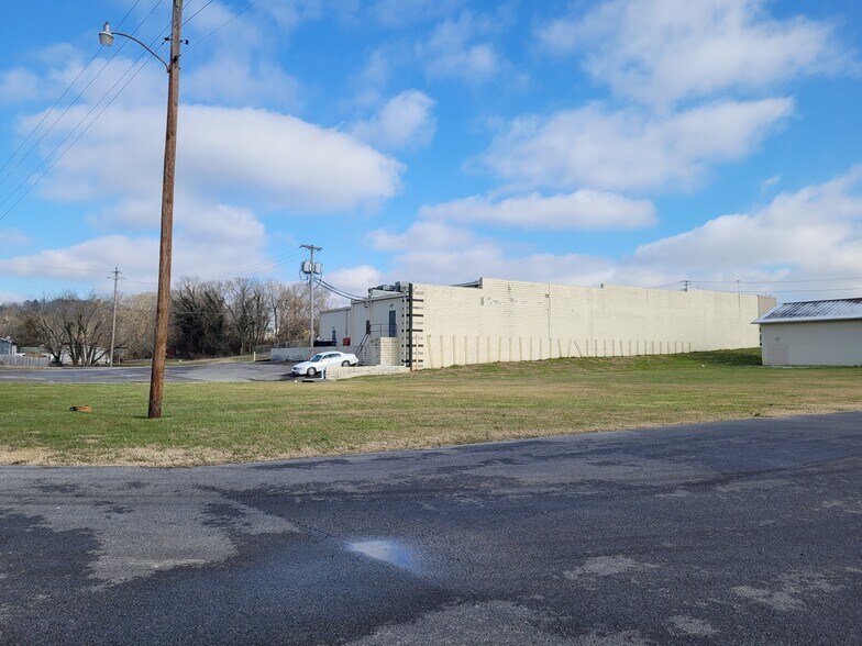 More Photos Of 508 Ruritan Rd, Harriman Supermarket For Sale