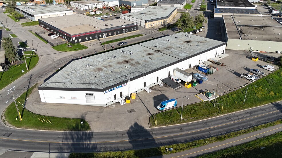 More Photos Of 1301-1313 Hastings Cres SE, Calgary Warehouse For Sale