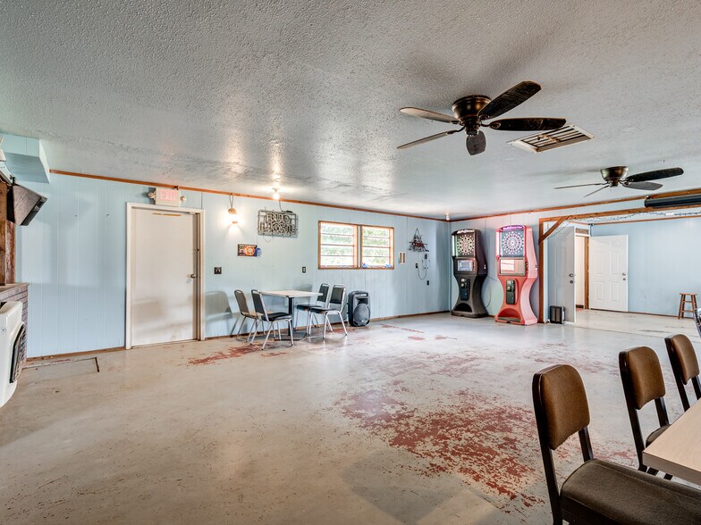 More Photos Of 16109 State Highway 33, Kingfisher Storefront Retail Office For Sale