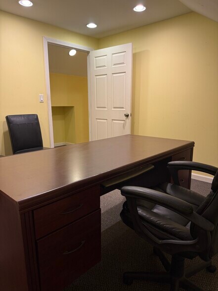 More Photos Of 688 Derby Ave, Seymour Warehouse For Lease