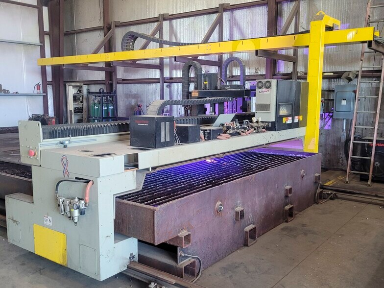 More Photos Of 1503 W Orrland Ave, Pixley Manufacturing For Sale