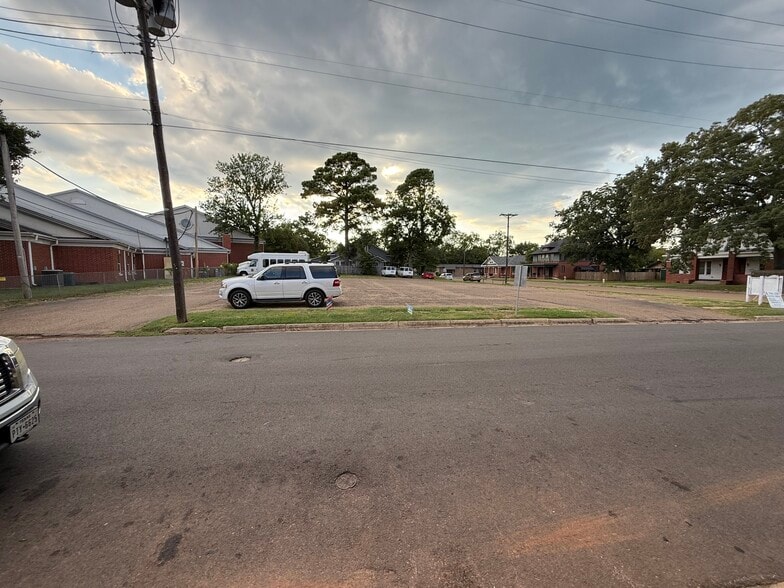 More Photos Of 310 N Fulton St, Marshall Recycling Center For Sale