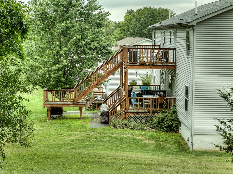 More Photos Of 692 South St, Highland Apartments For Sale