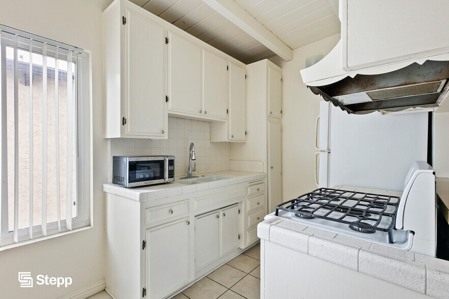 More Photos Of 914 S St Andrews Pl, Los Angeles Apartments For Sale