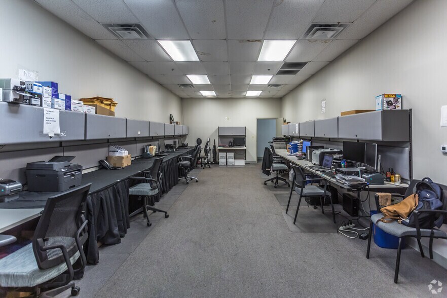 More Photos Of 2900 Datsun Dr, Memphis Distribution For Lease