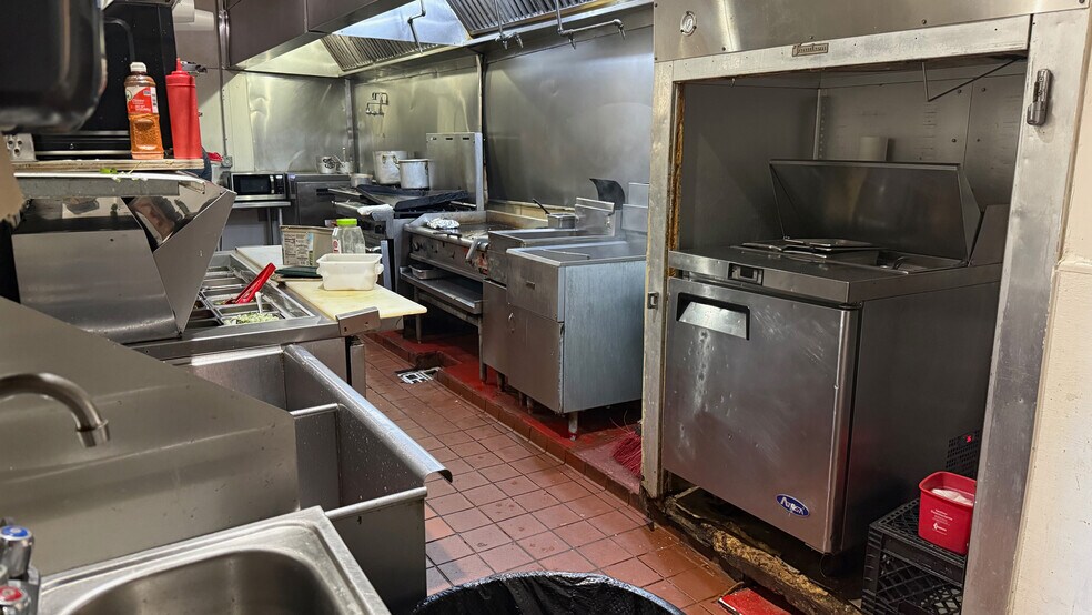 More Photos Of 1605 E Oltorf St, Austin Restaurant For Lease