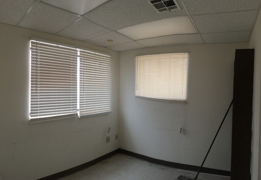 More Photos Of 200 O T Smith Rd, Tornillo Warehouse For Sale