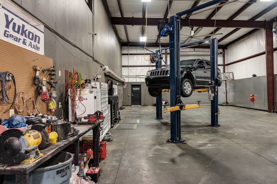 More Photos Of 4901 Wilkinson Blvd, Charlotte Warehouse For Sale