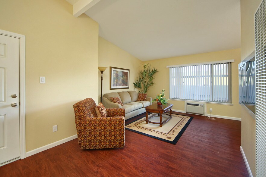 More Photos Of 10501 Croetto Way, Rancho Cordova Apartments For Sale