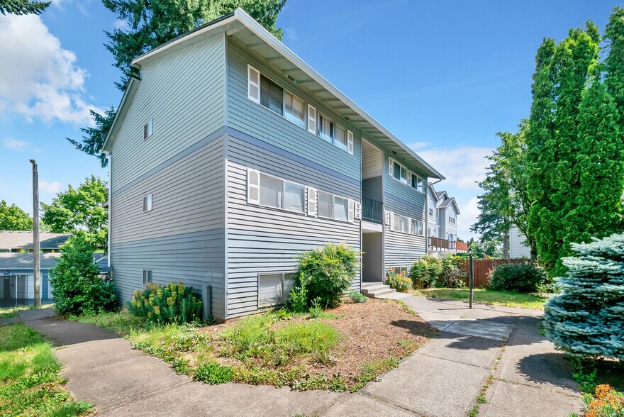 Primary Photo Of 16001 NE Halsey St, Portland Apartments For Sale