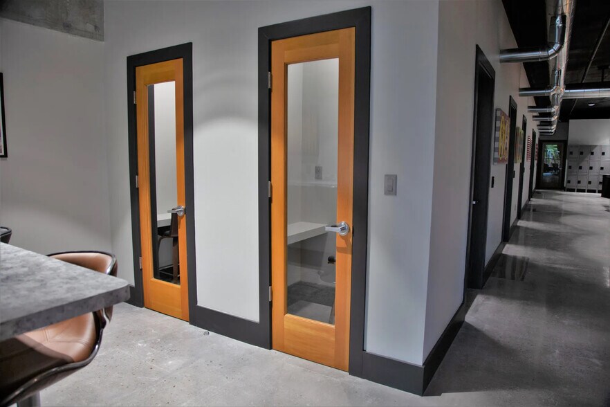 More Photos Of 332 Avenue B SW, Winter Haven Flex For Lease