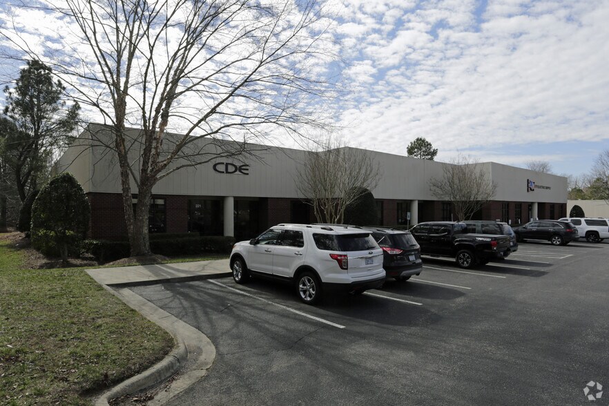 More Photos Of 221-229 James Jackson Ave, Cary Showroom For Lease