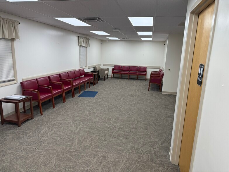 More Photos Of 2 Emma Ln, Clifton Park Medical For Lease