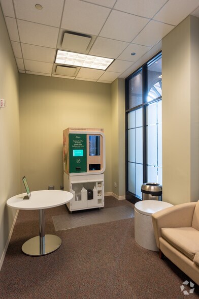 More Photos Of 2150 E Lake Cook Rd, Buffalo Grove Office For Lease