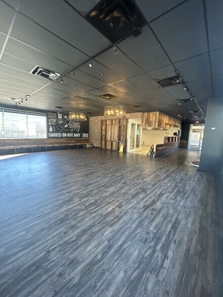 More Photos Of 380 E Division St NE, Rockford Fast Food For Sale