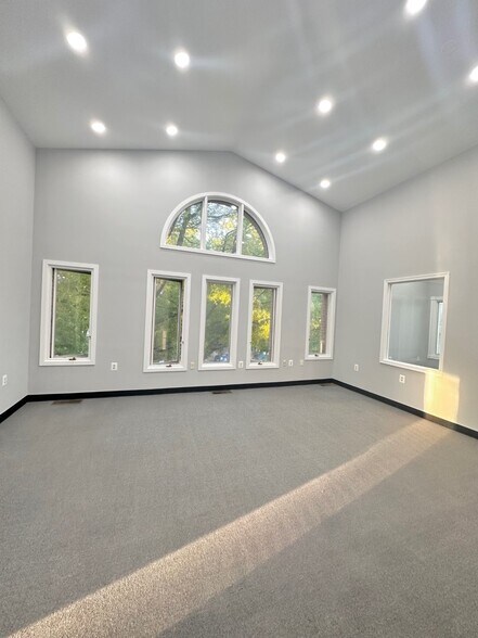 More Photos Of 9300-9306 Old Keene Mill Rd, Burke Loft Creative Space For Lease