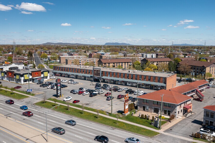 More Photos Of 6185 Boul Taschereau, Brossard Storefront Retail Office For Lease
