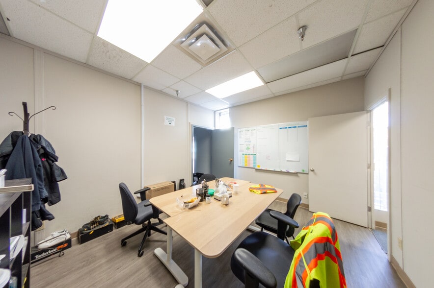 More Photos Of 1108 53rd Ave NE, Calgary Warehouse For Lease