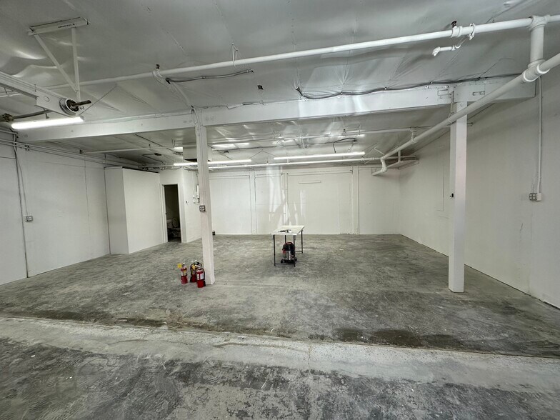 102 W Chestnut St, Burbank, CA 91502 Industrial For Lease