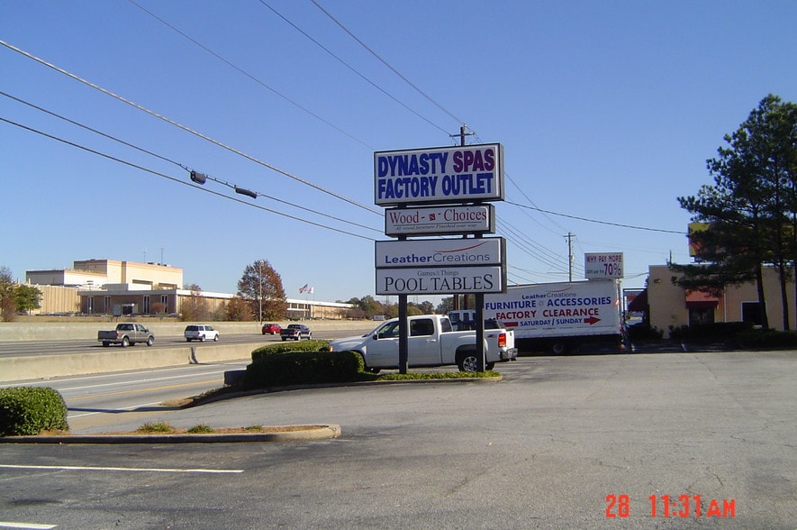 More Photos Of 6438 Dawson Blvd, Norcross Showroom For Lease