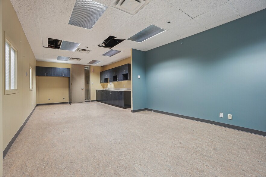 More Photos Of 1205 Rue Ampère, Boucherville Office For Sale