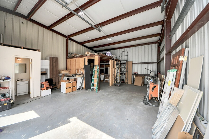More Photos Of 1027 Aldine Bender Rd, Houston Warehouse For Lease