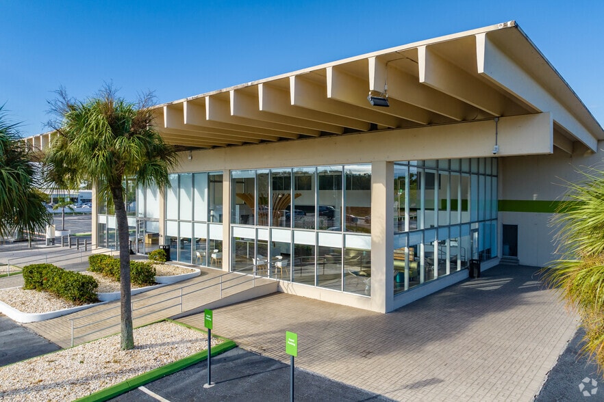 More Photos Of 4636 N Dale Mabry Hwy, Tampa Auto Dealership For Lease