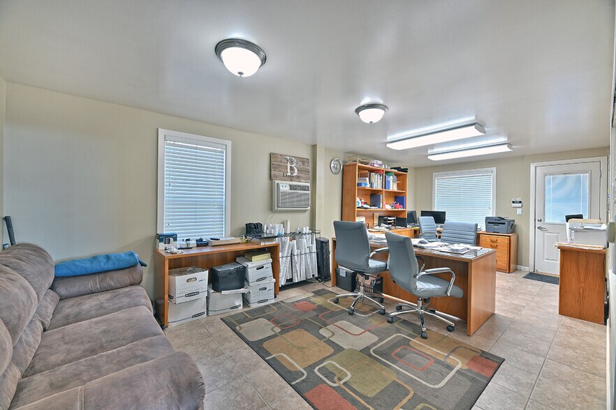 More Photos Of 21 Ball Rd, Eagle Point Warehouse For Sale