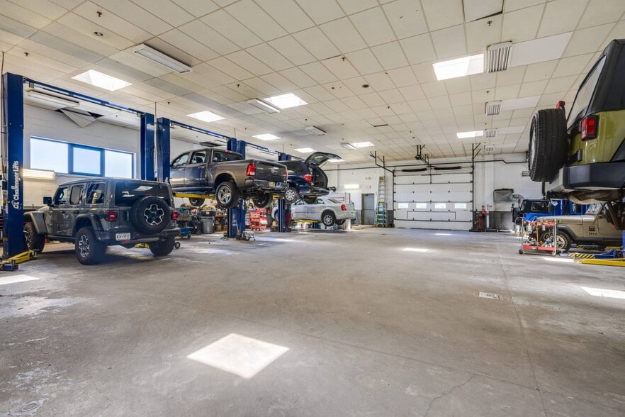 More Photos Of 691 County Road 39A, Southampton Auto Dealership For Lease