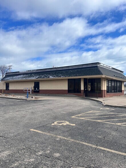 More Photos Of 1780 22nd Ave, Kenosha Fast Food For Sale