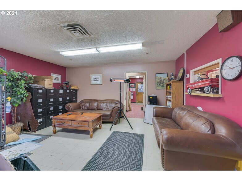 More Photos Of 22024 S Beavercreek Rd, Beavercreek Auto Repair For Sale