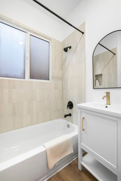 More Photos Of 1827 E 4th St, Long Beach Apartments For Sale