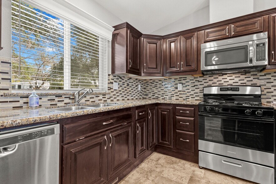 More Photos Of 2081 Victor Ave, Redding Office For Sale